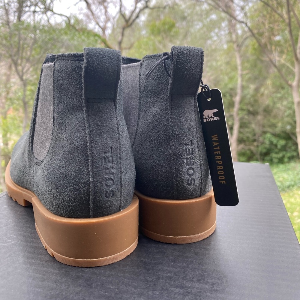 Sorel Gray Suede Chelsea Ankle Boots with Tan Lug Sole - Picture 4 of 9